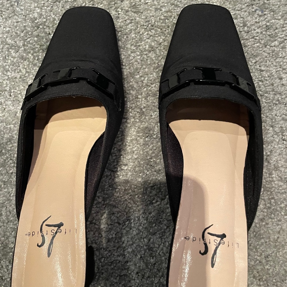 LifeStride black shoes